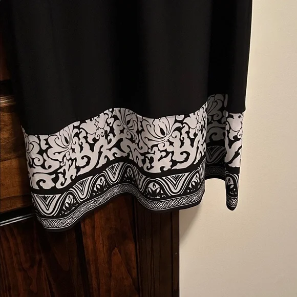 White House Black Market Black and White Patterned Mini Dress - Picture 3 of 8